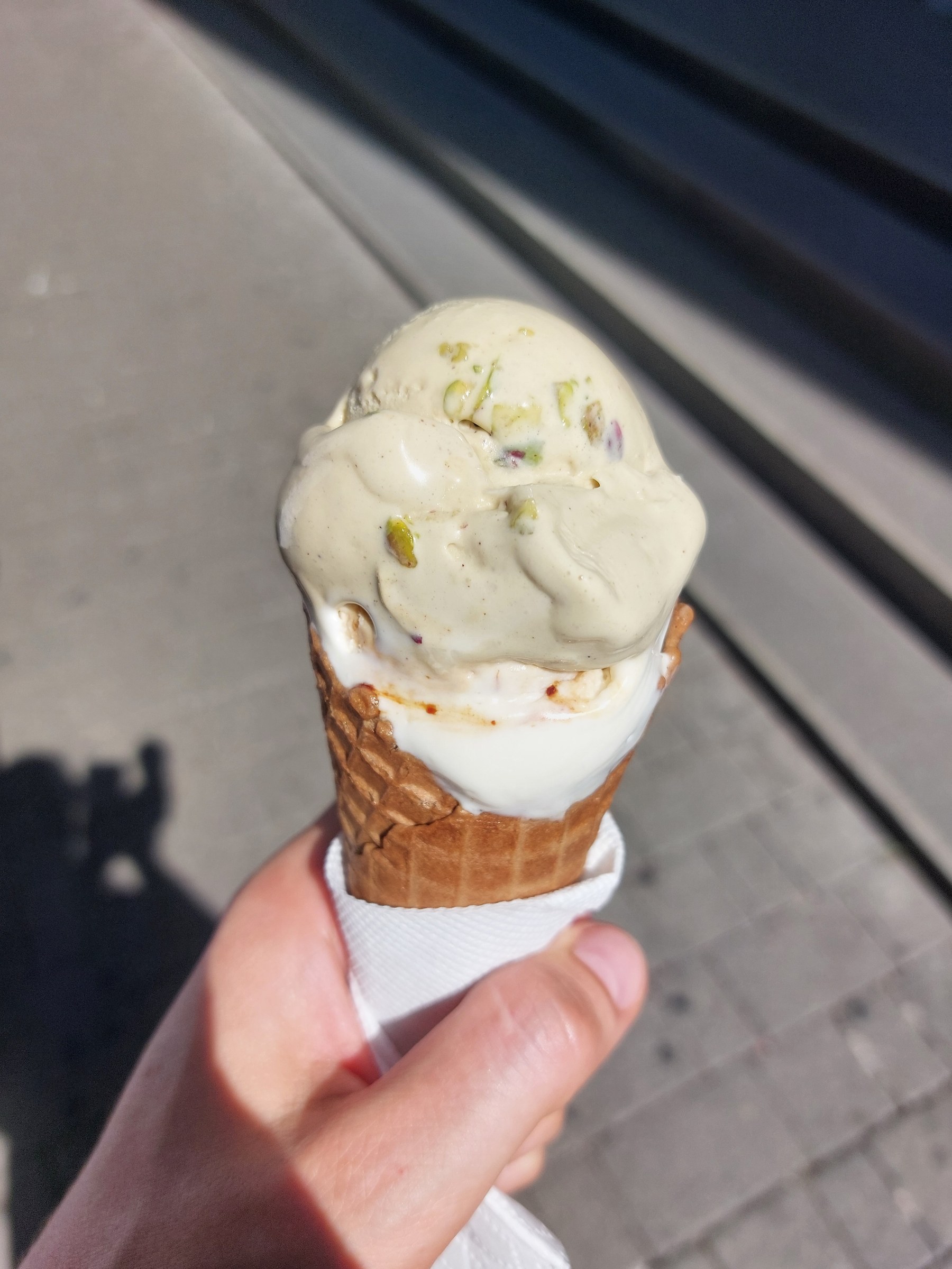 Eis-Nachschlag auf dem Rückweg durch Tirana