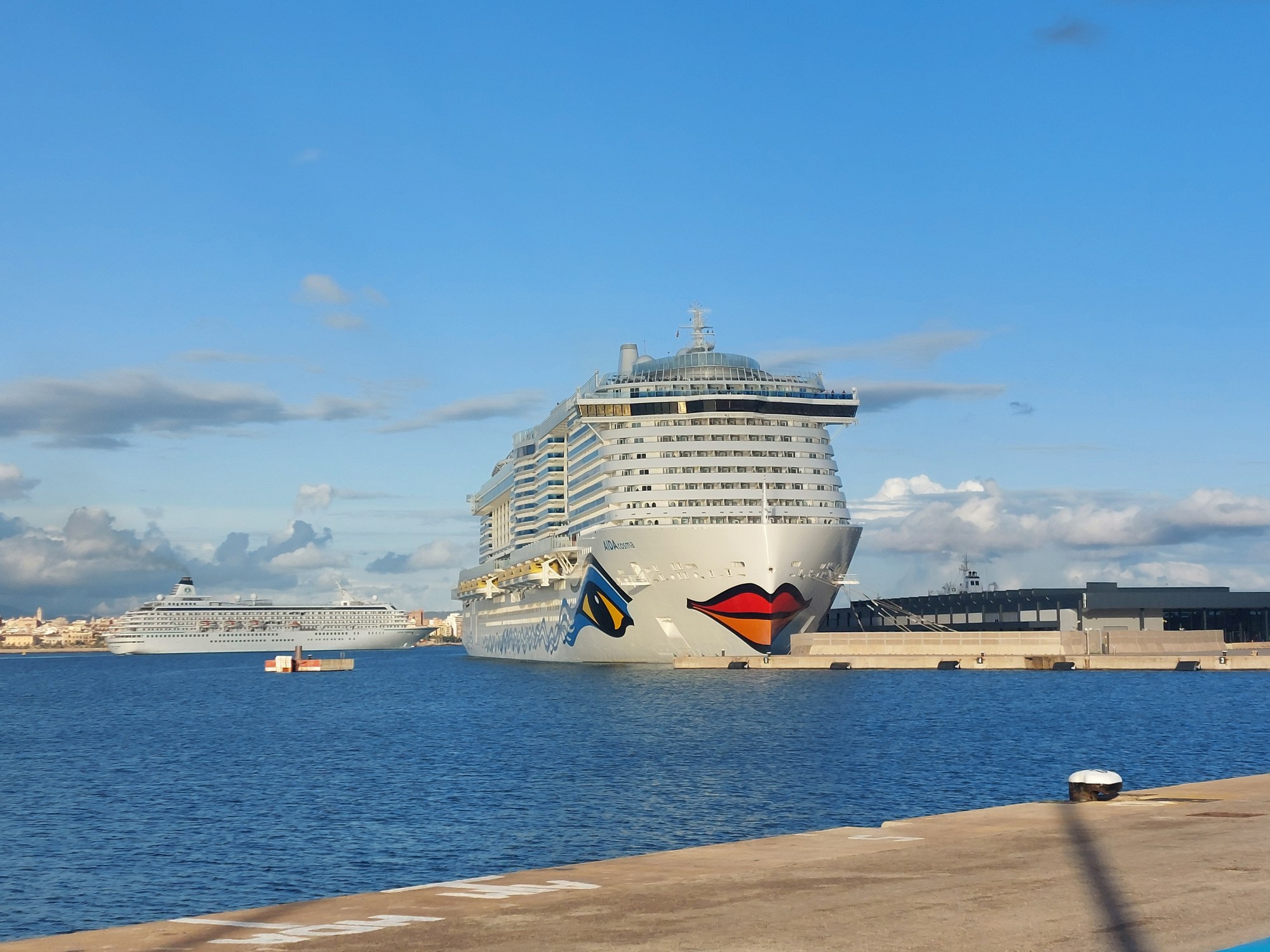 Die AIDA Cosma im Hafen von Palma de Mallorca
