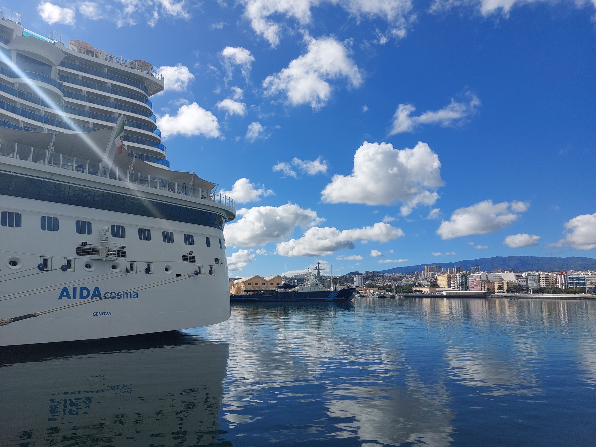 AIDA Cosma im Hafen von Arrecife