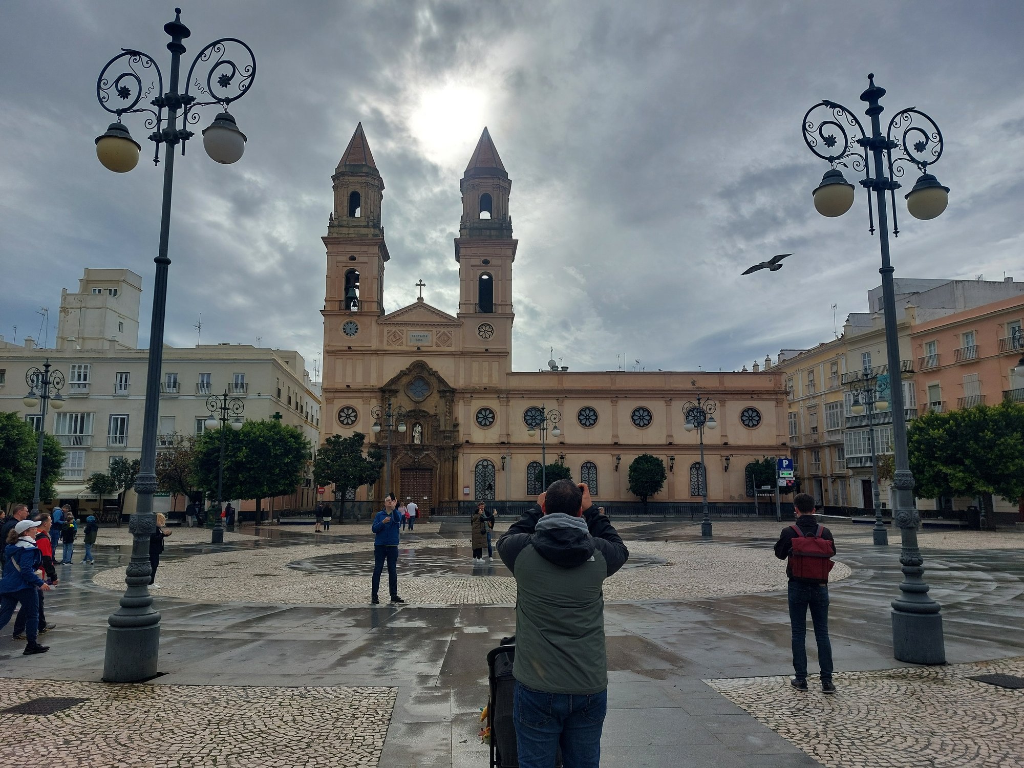 Plaza de San Antonio mit der Iglesia de San Antonio in Cádiz