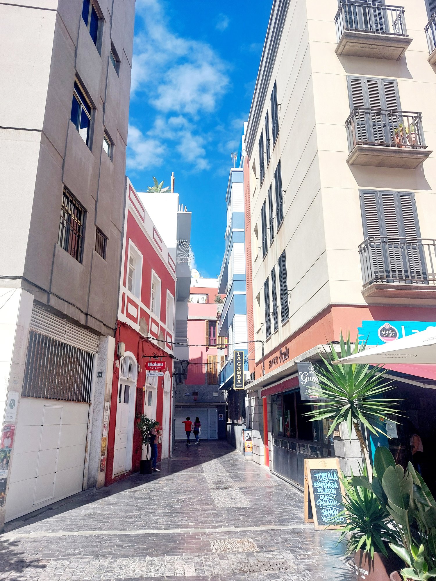 Bunte Gasse in der Altstadt von Las Palmas