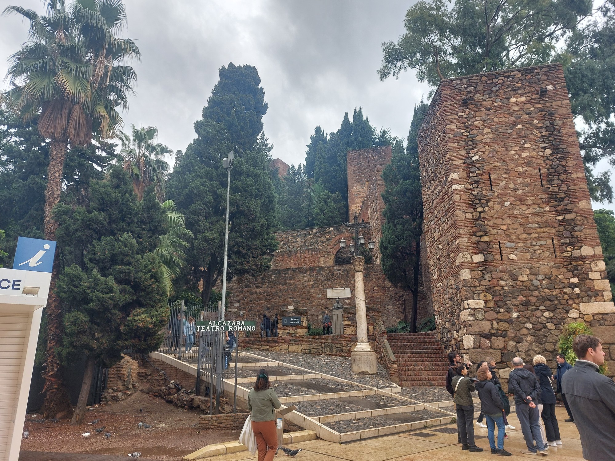Eingang zum Römischen Theater und zur Alcazaba in Málaga