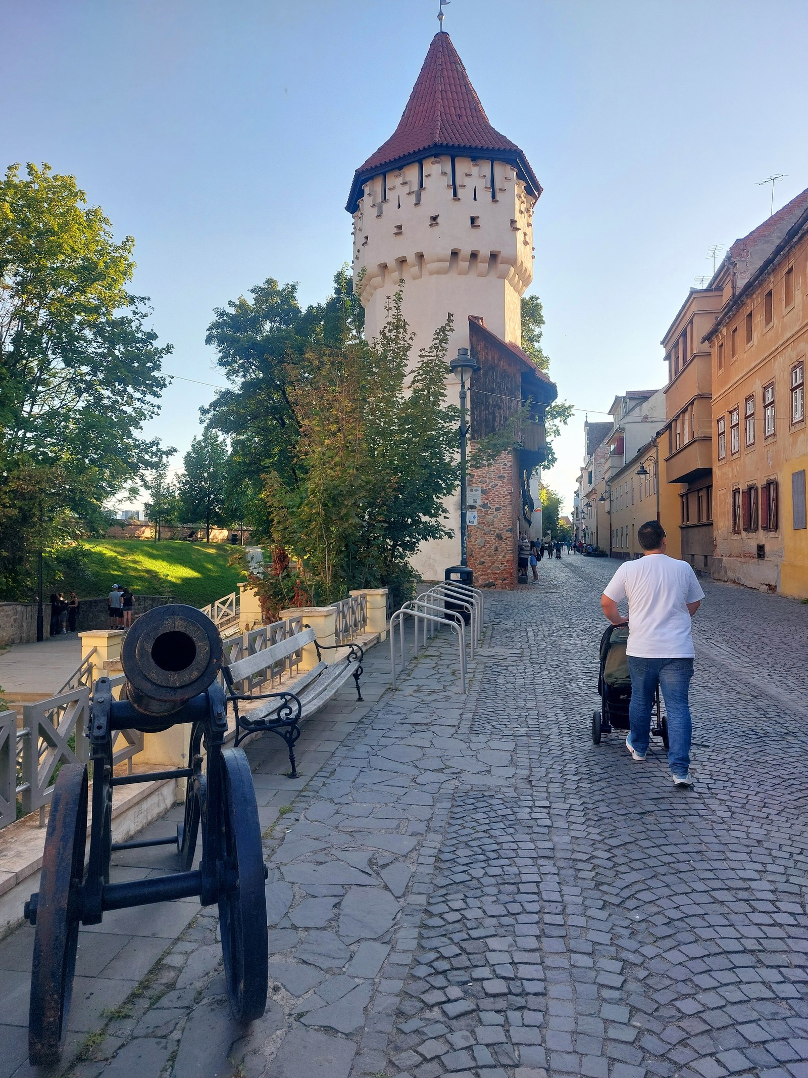 Altstadt Sibiu – Kopfsteinpflaster, bunte Häuser und der alte Turm