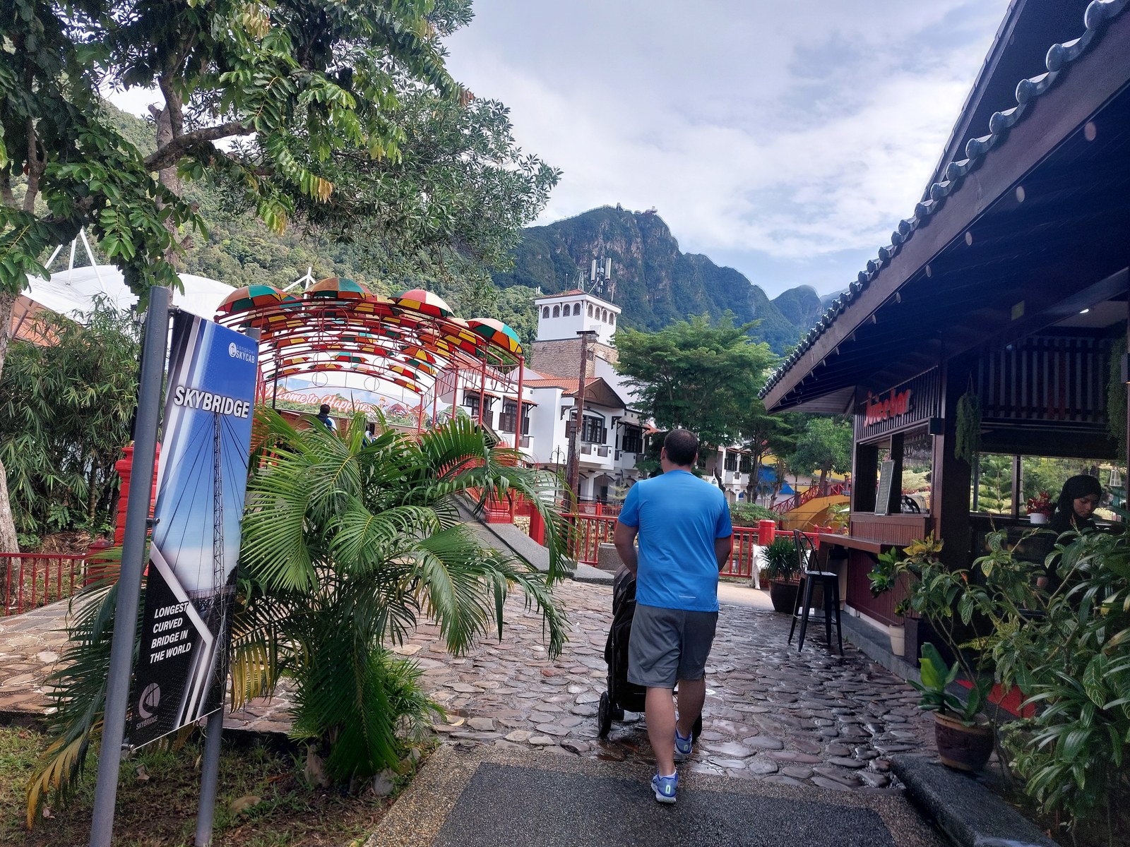 Oriental Village Langkawi mit Blick auf die Berge