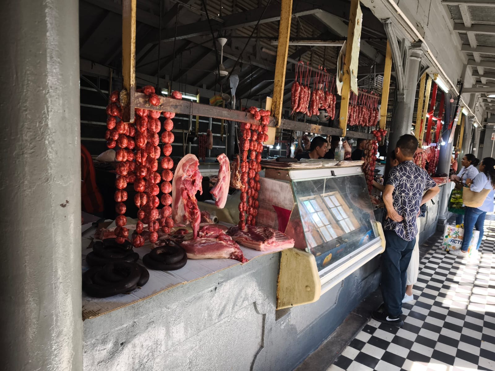 Central Market Port Louis, Mauritius, mit Fleisch- und Wurstständen