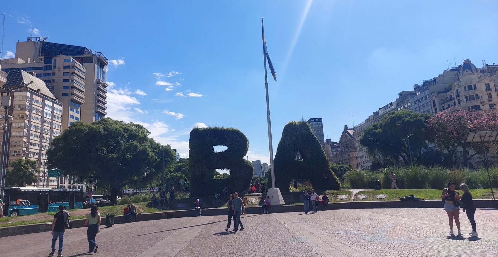 BA Schriftzug Buenos Aires mit Familie