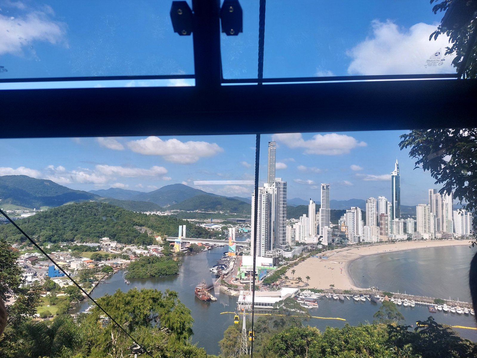 Skyline von Balneário Camboriú aus der Seilbahn gesehen