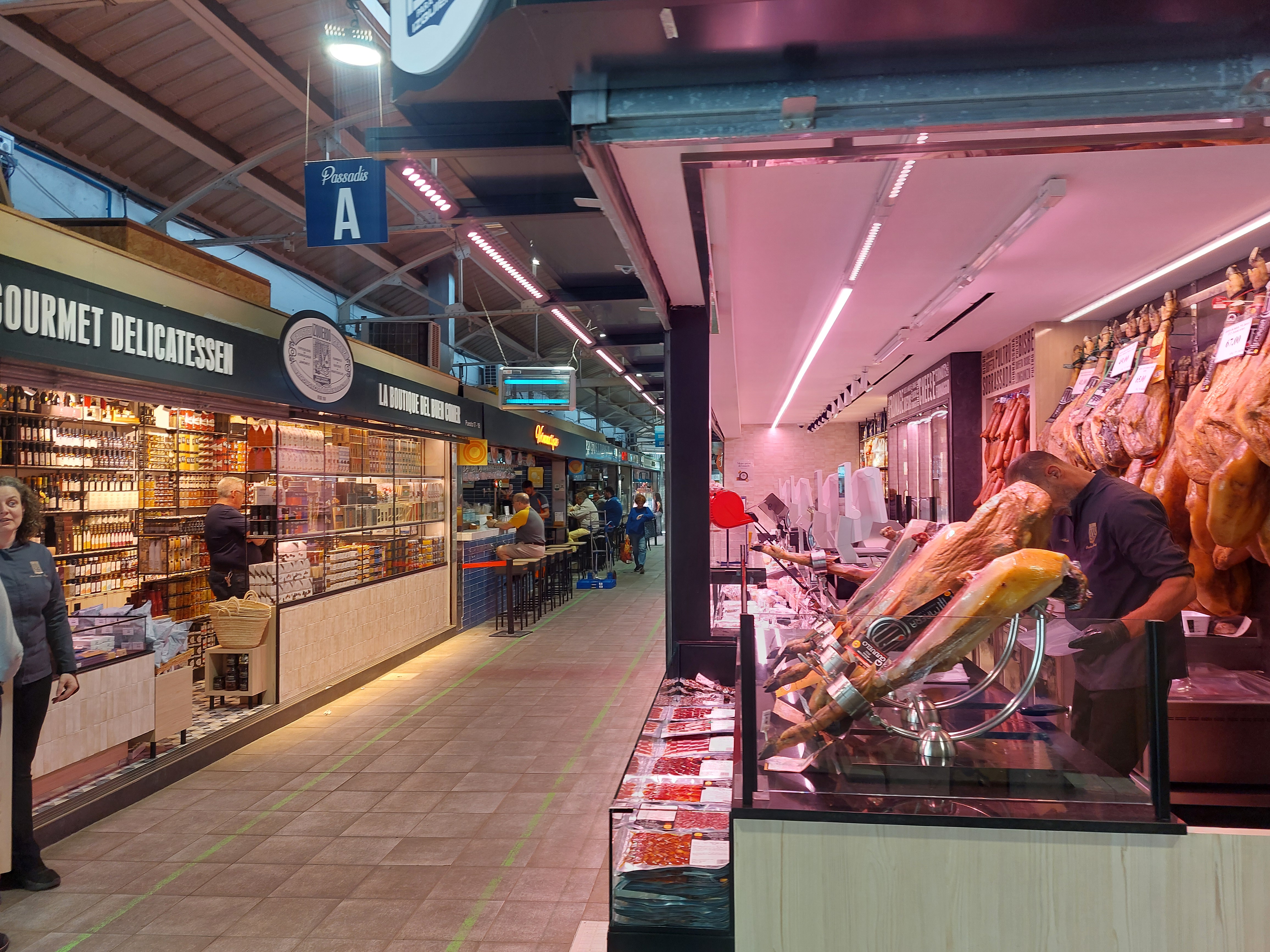 Markthalle Santa Catalina in Palma de Mallorca am frühen Morgen