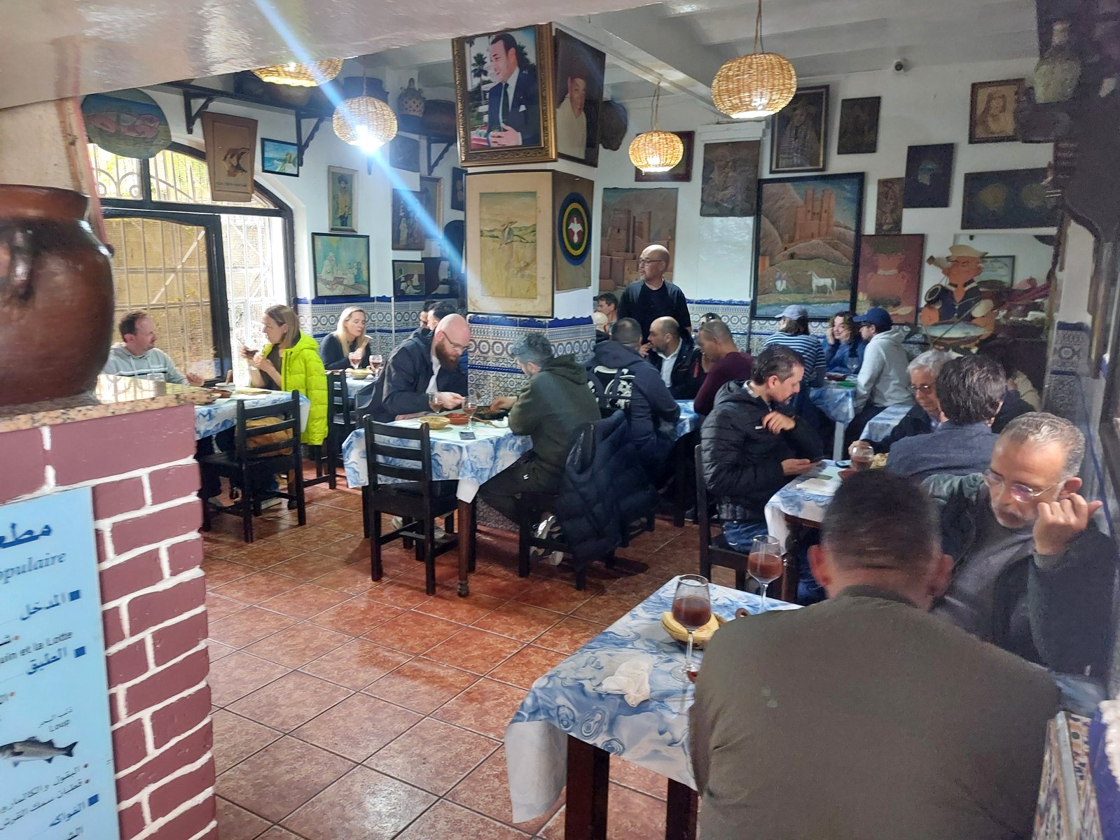 Restaurant Populaire in Tanger, voll mit Gästen